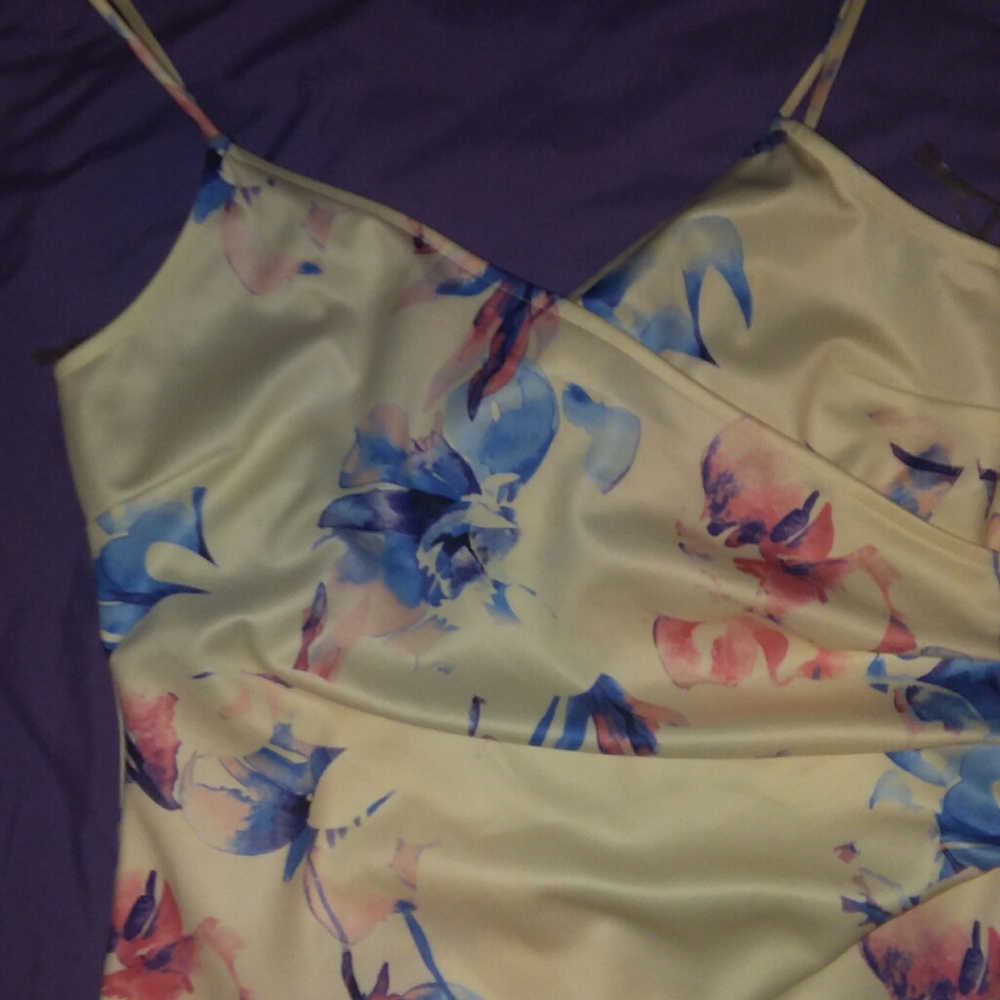 Dress - Picture 9 of 9